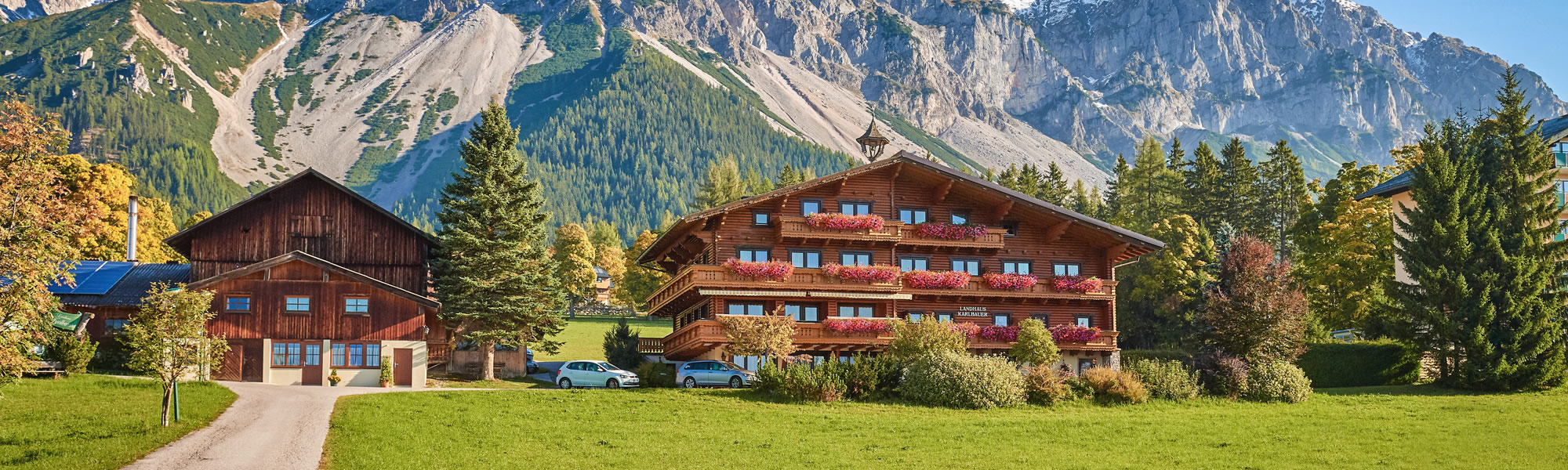 Landhaus Karlbauer in Ramsau am Dachstein - Ihr Urlaubshotel mit Hallenbad - Wanderungen direkt vom Hotel
