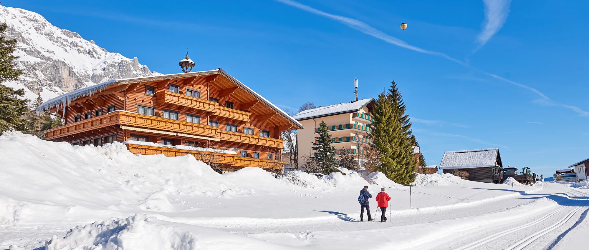 Landhaus Karlbauer in Ramsau am Dachstein - Ihr Urlaubshotel mit Hallenbad direkt neben der Loipe, den Liften