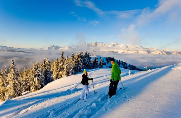 Skifahren in der 4-Berge-Skischaukel mit Blick auf Ramsau am Dachstein